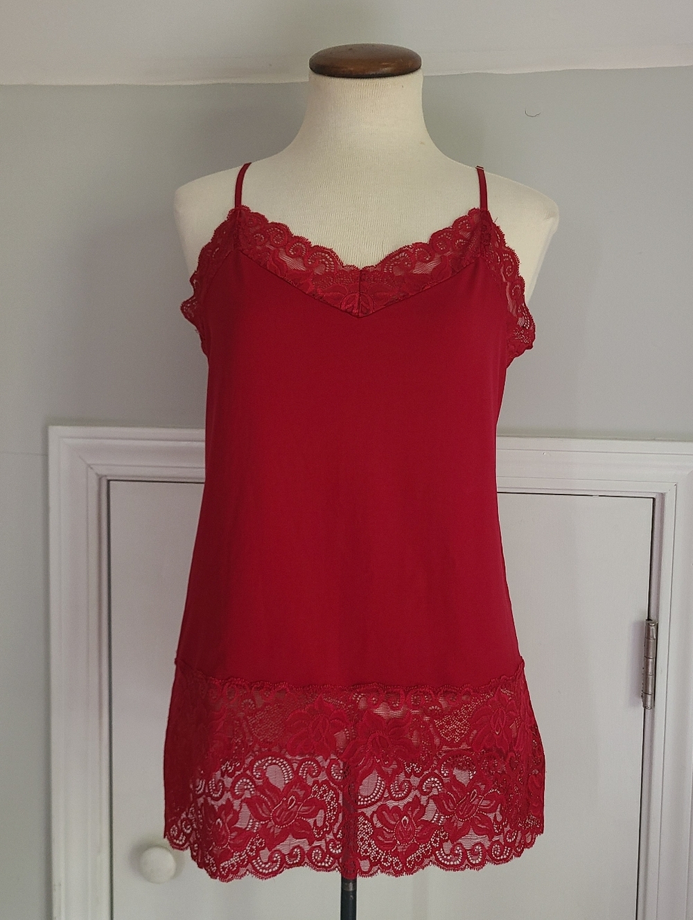 White House Black Market Cami Tank Top L Layering Lace Trim Stretch Office Long